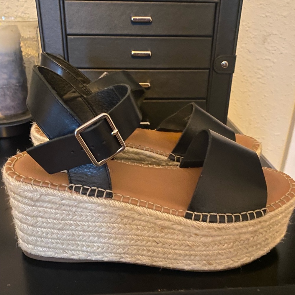 Black leather Steve Madden wedge sandels